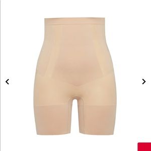 COPY - SPANX OnCore High-Waisted Mid-Thigh Short